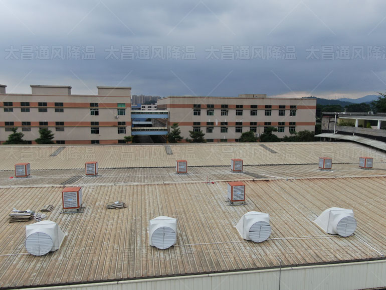 夏季炎熱，大型廠房通風(fēng)降溫設(shè)備怎么選擇呢？