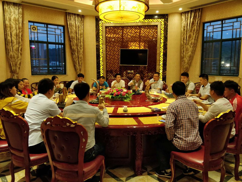 齊心協(xié)力，為公司的未來再創(chuàng)輝煌！
