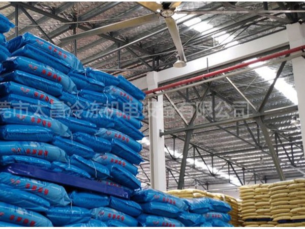 高大空間通風(fēng)降溫一定要用工業(yè)大風(fēng)扇,用了才知道效果這么好！